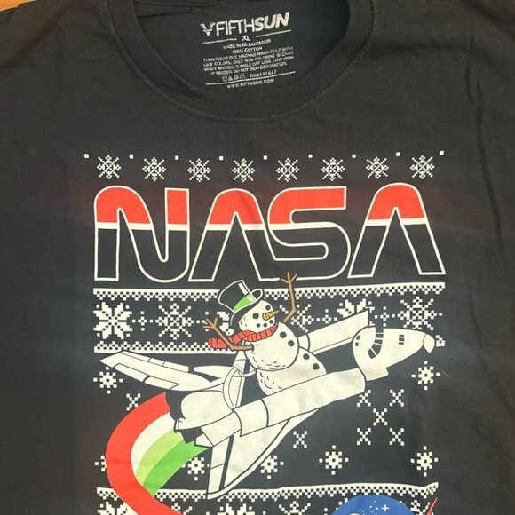 Fifth Sun Winter Christmas Snowman on Spaceshuttle Graphic Tshirt - Picture 1 of 3